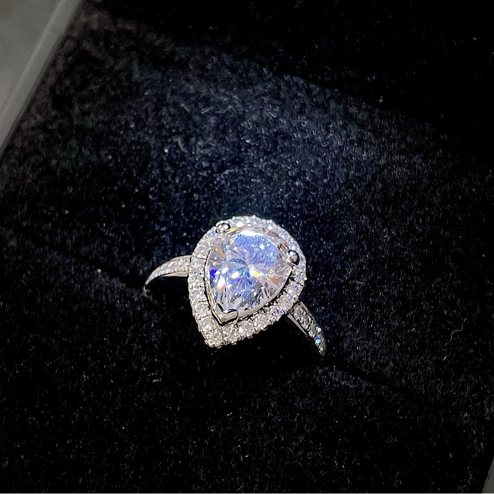 Tear Drop Pear Cut D.3 00 ct PT950 Ring